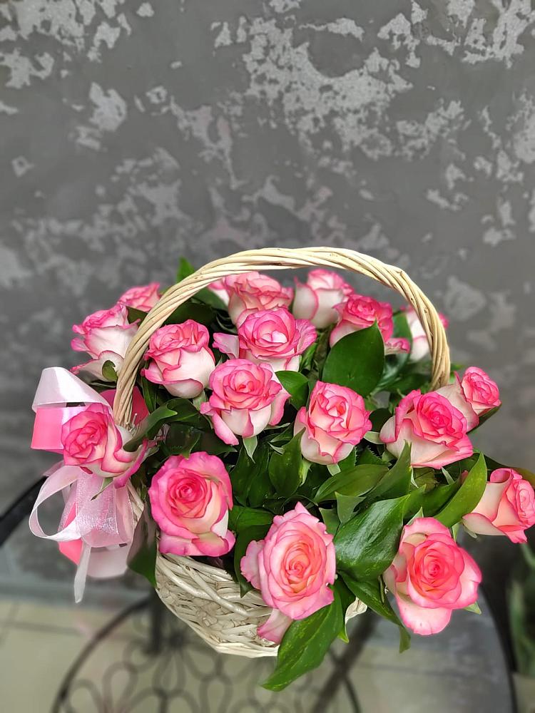 Цветочная композиция из Розы в корзине в Богословке Пензенской области