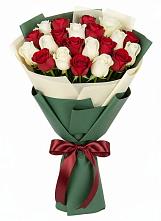 Букет Микс из красных и белых роз в Богословке Пензенской области