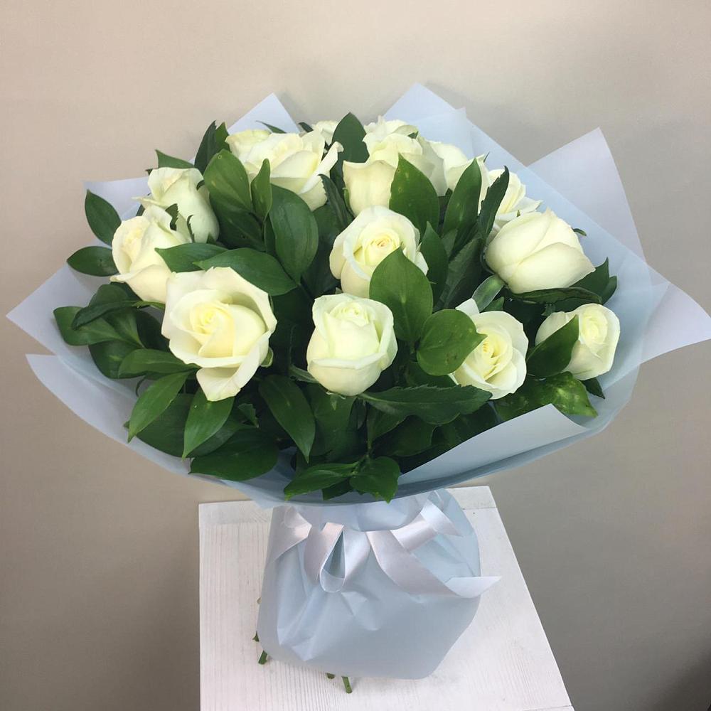 Букет 15 Белых роз Проуд в Богословке Пензенской области