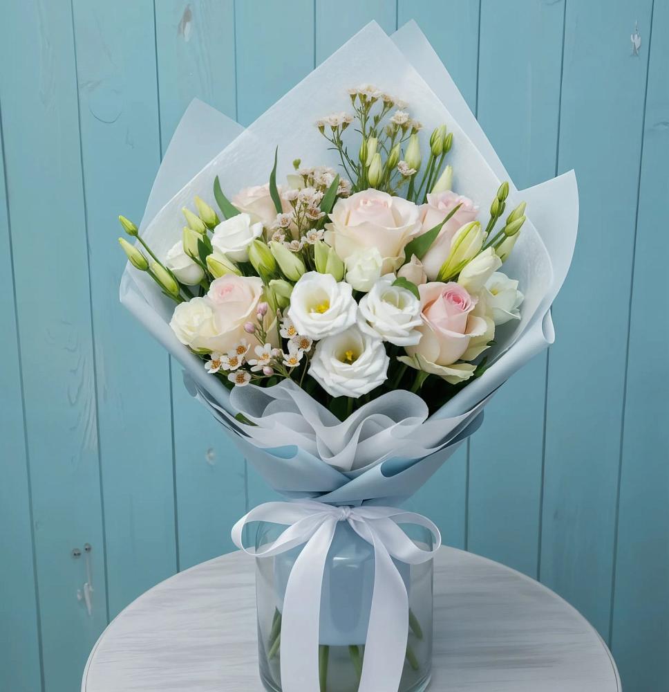 Букет цветов из: Розы и Лизиантусы в Богословке Пензенской области