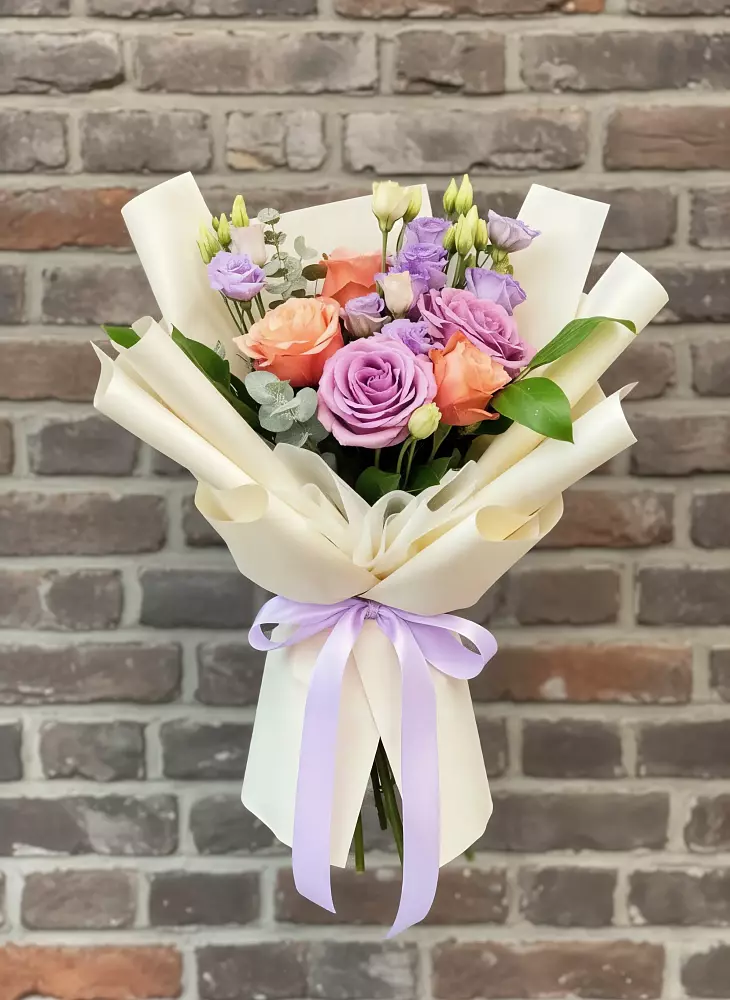 Букет цветов из: Лизиантусы и Розы в Богословке Пензенской области