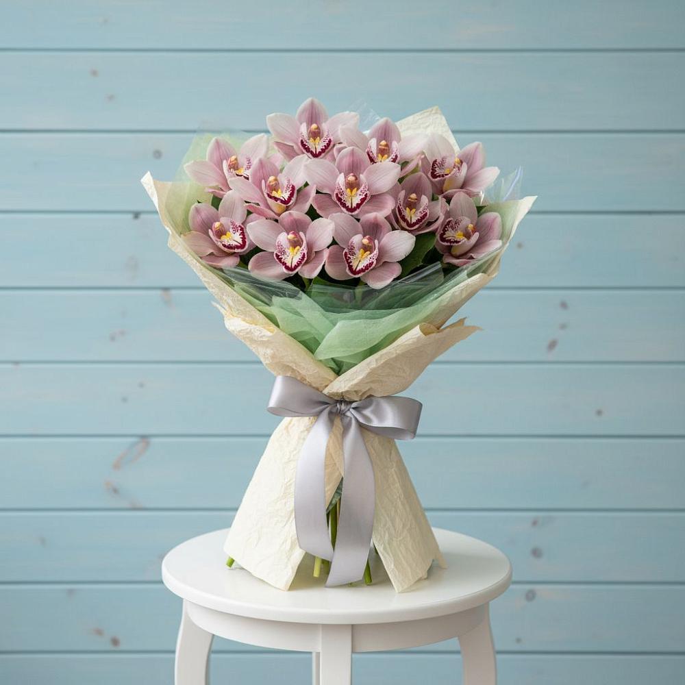 Букет цветов из: Орхидеи и Розы в Богословке Пензенской области