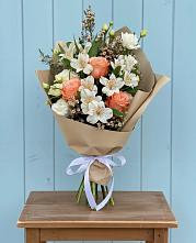 Букет цветов из:  Альстромерии, Лизиантусы, Розы и Хризантемы в Богословке Пензенской области