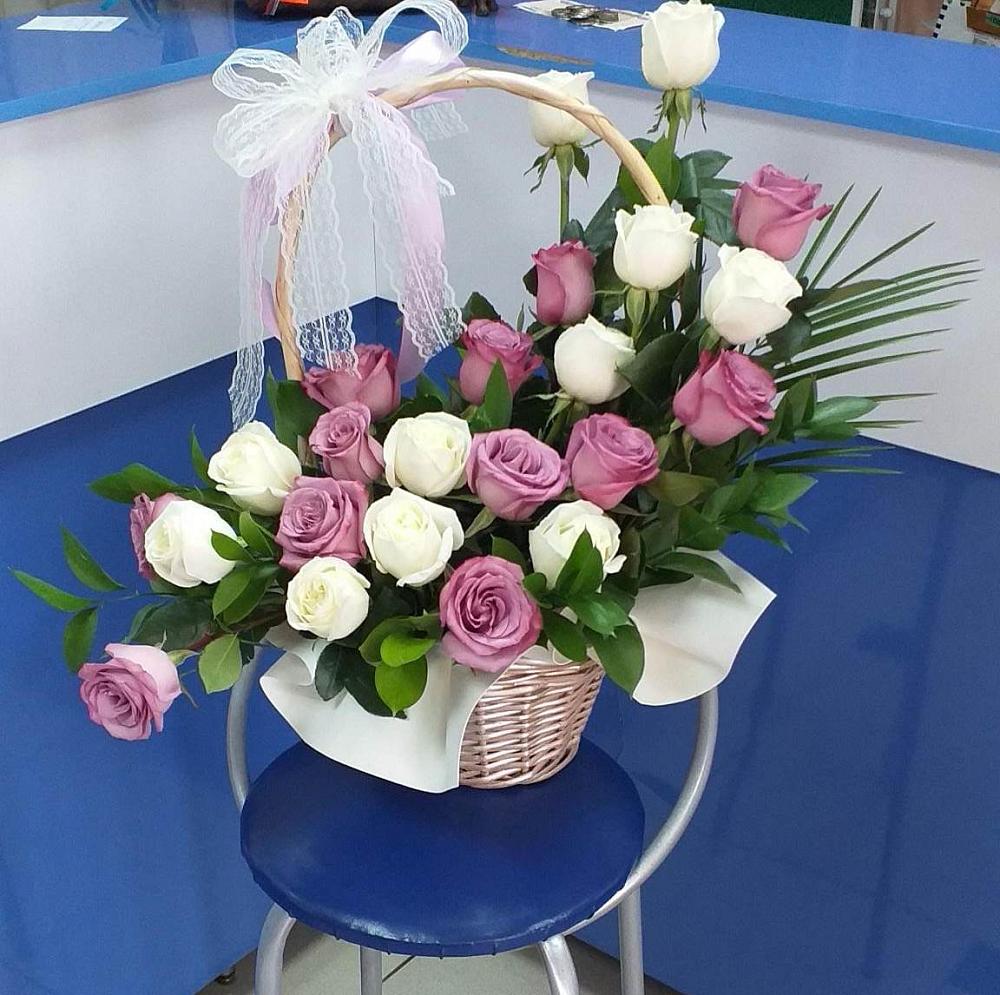 Цветочная композиция из Розы в корзине в Богословке Пензенской области
