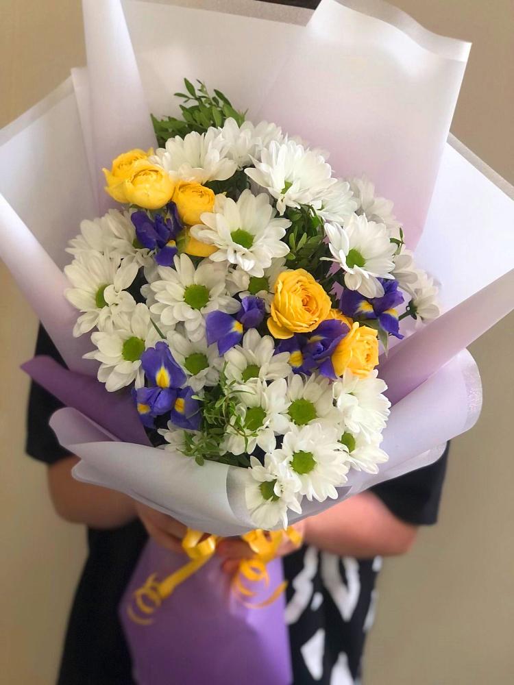 Букет цветов из: Ирисы, Хризантемы и Розы в Богословке Пензенской области