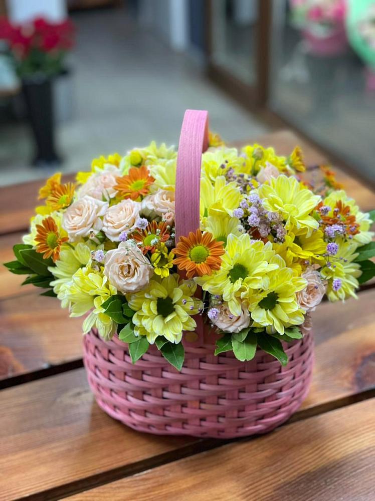 Цветочная композиция из Хризантемы и Розы в корзине в Богословке Пензенской области