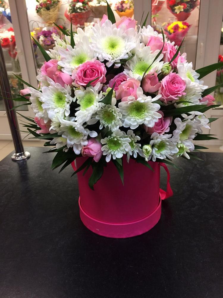 Цветочная композиция из Розы и Хризантемы в шляпной коробке в Богословке Пензенской области