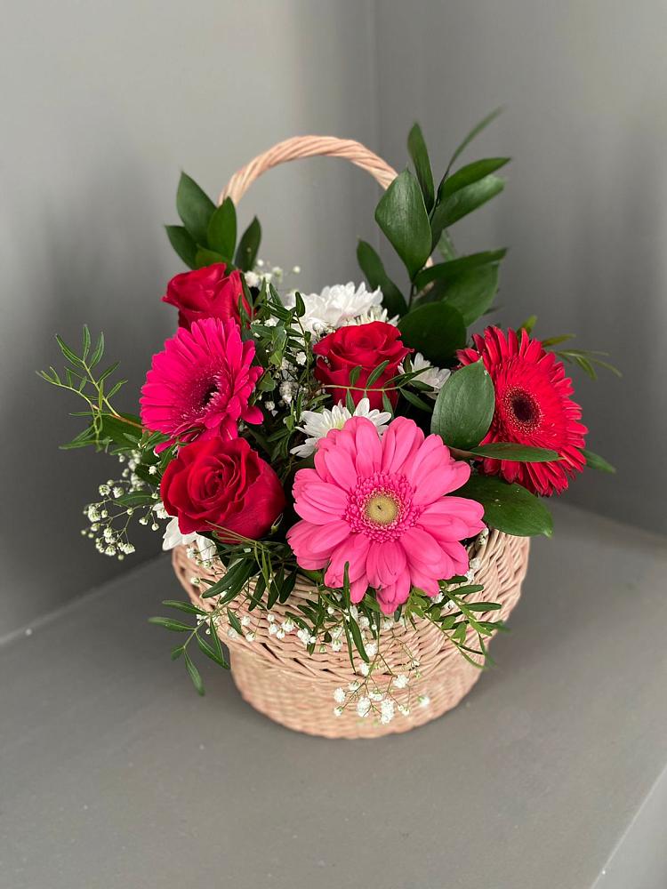 Цветочная композиция из Розы, Хризантемы и Герберы в корзине в Богословке Пензенской области