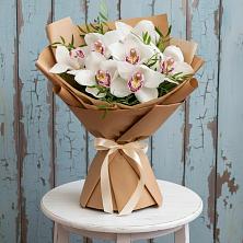 Букет цветов из:  Орхидеи и Розы в Богословке Пензенской области