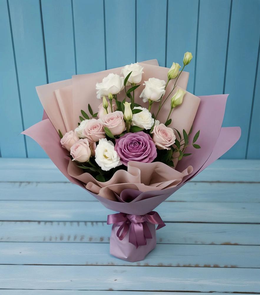 Букет цветов из: Розы и Лизиантусы в Богословке Пензенской области